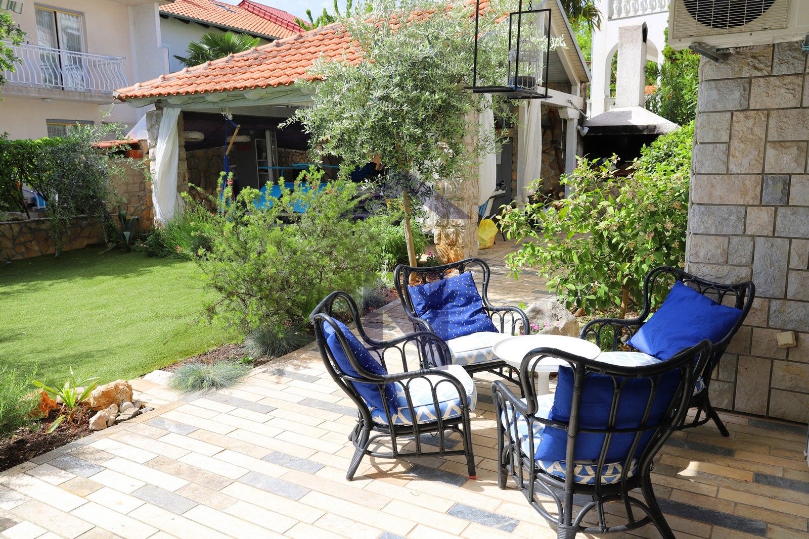 Property thumbnail 2