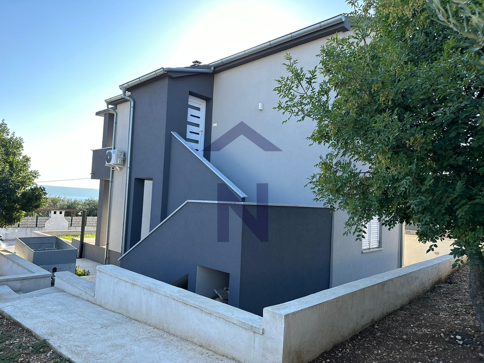 Property thumbnail 2