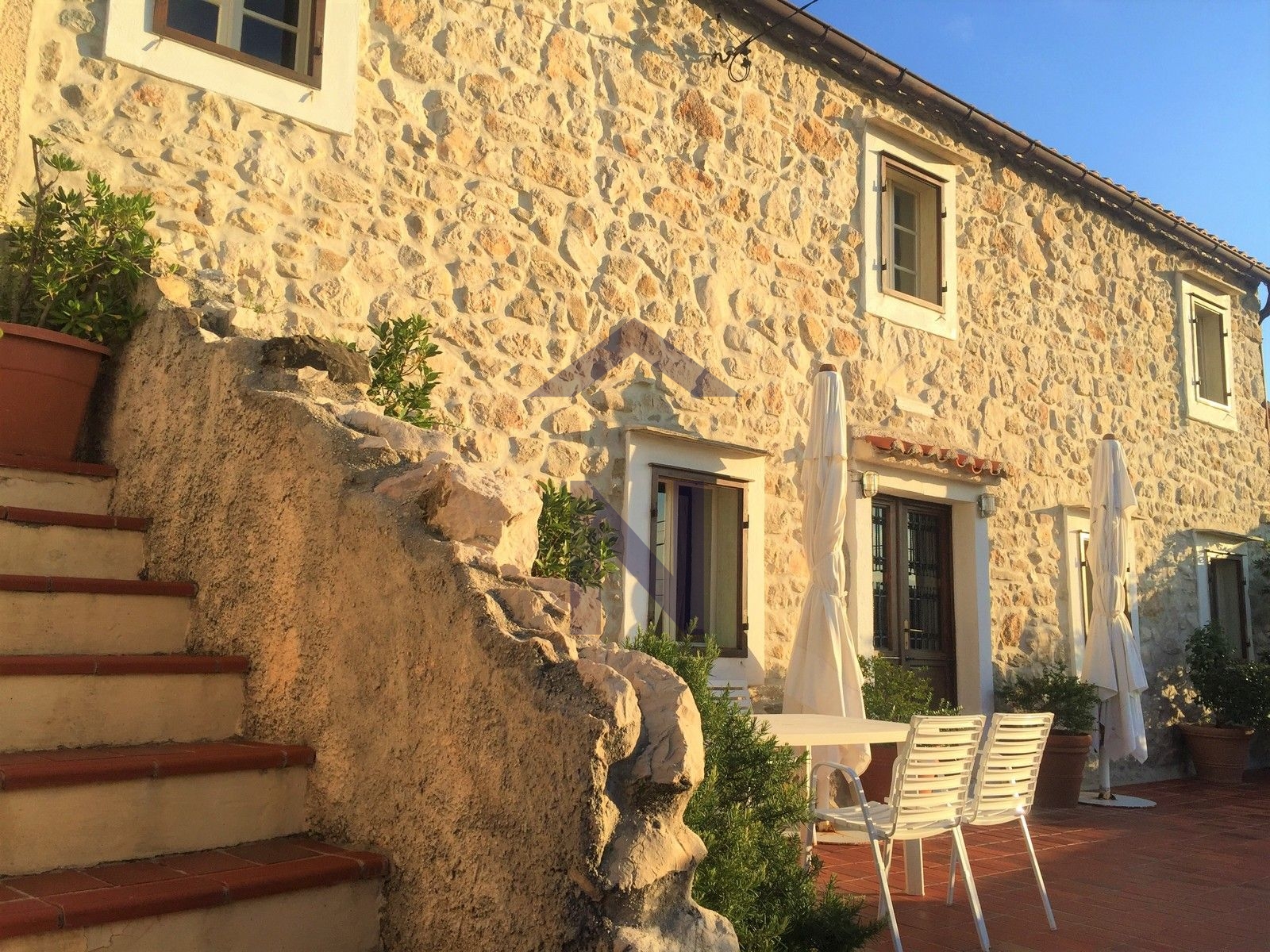 PRODAJA - AUTOHTONA KAMENA KUĆA S POGLEDOM NA MORE - LOPAR