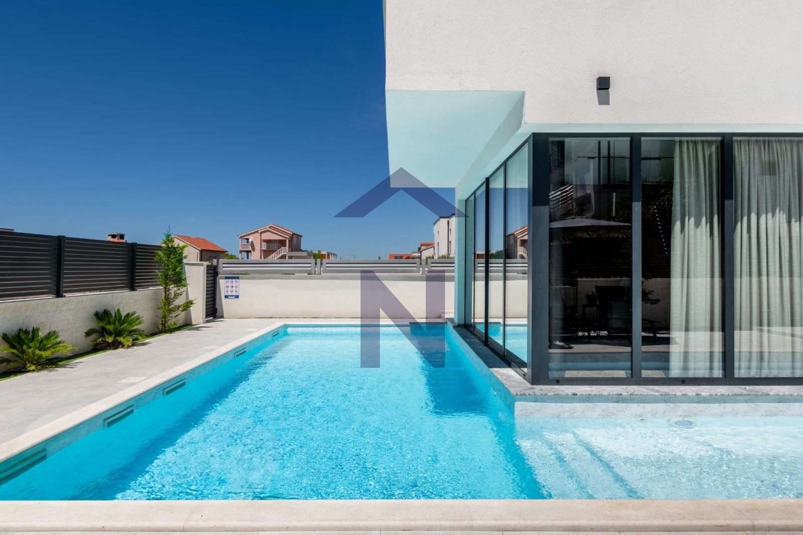 Property thumbnail 2