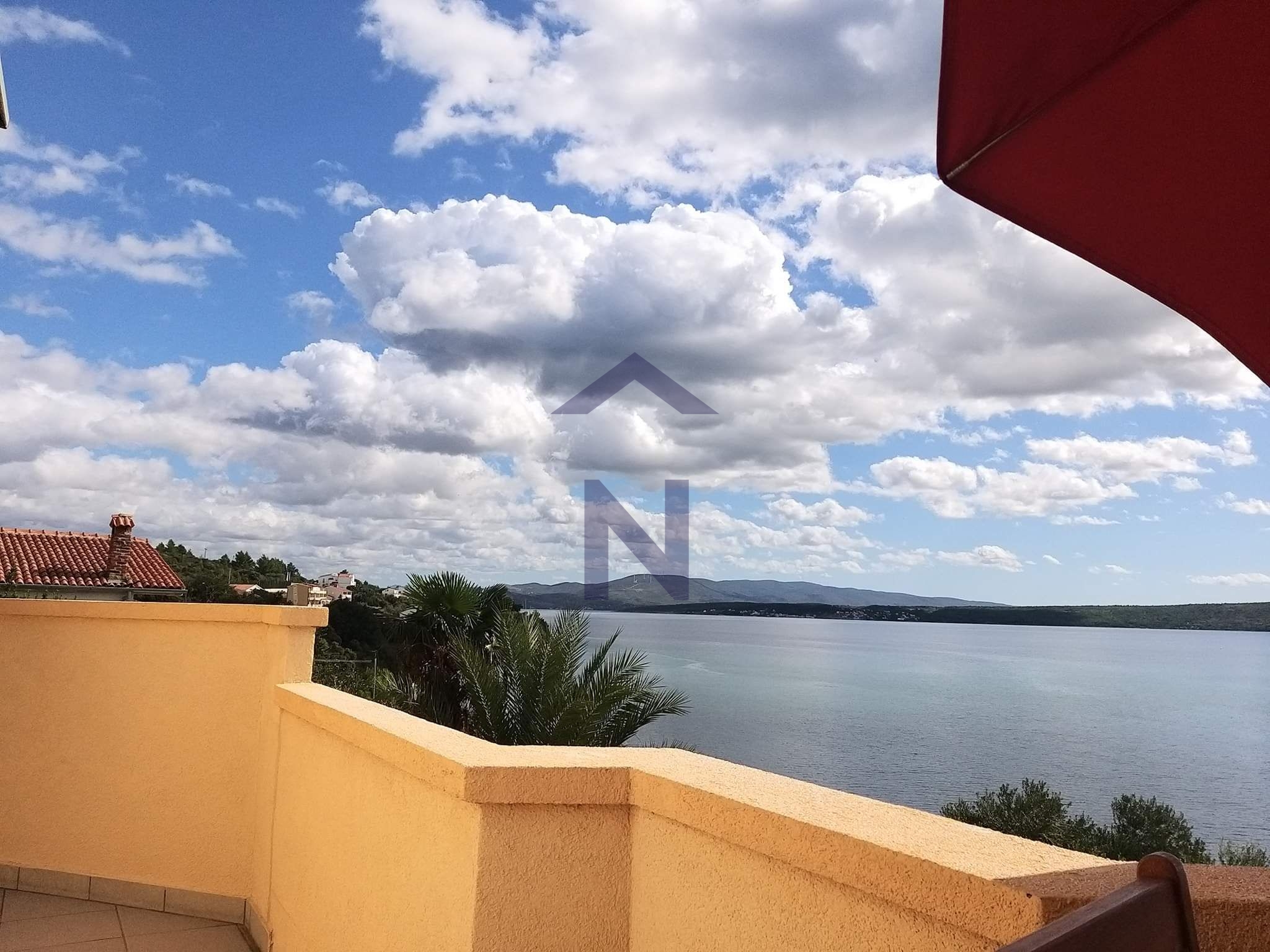 PRODAJA - KUĆA sa 3 apartmana i pogledom na more - 112m2 - POSEDARJE