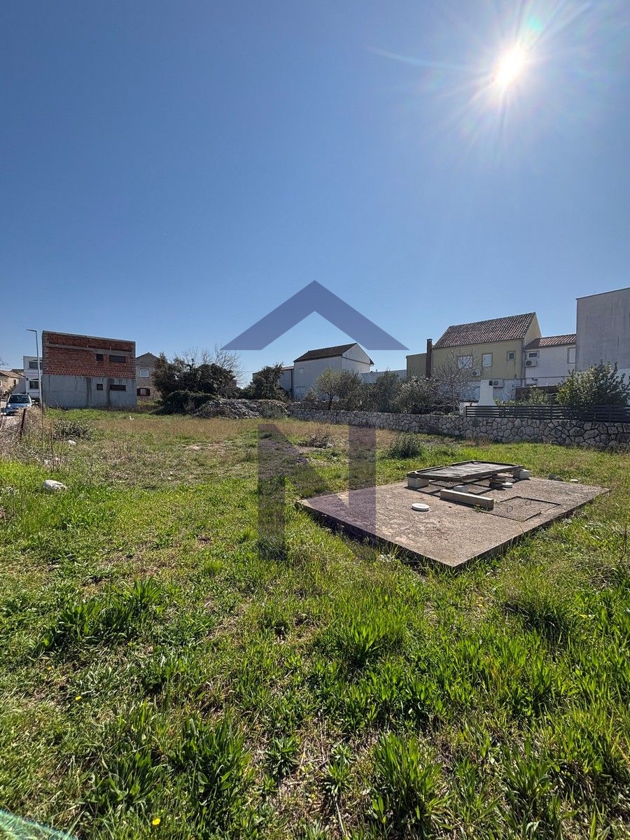 PRODAJA - GRAĐEVINSKO ZEMLJIŠTE S DOZVOLOM i PROJEKTOM - PIROVAC