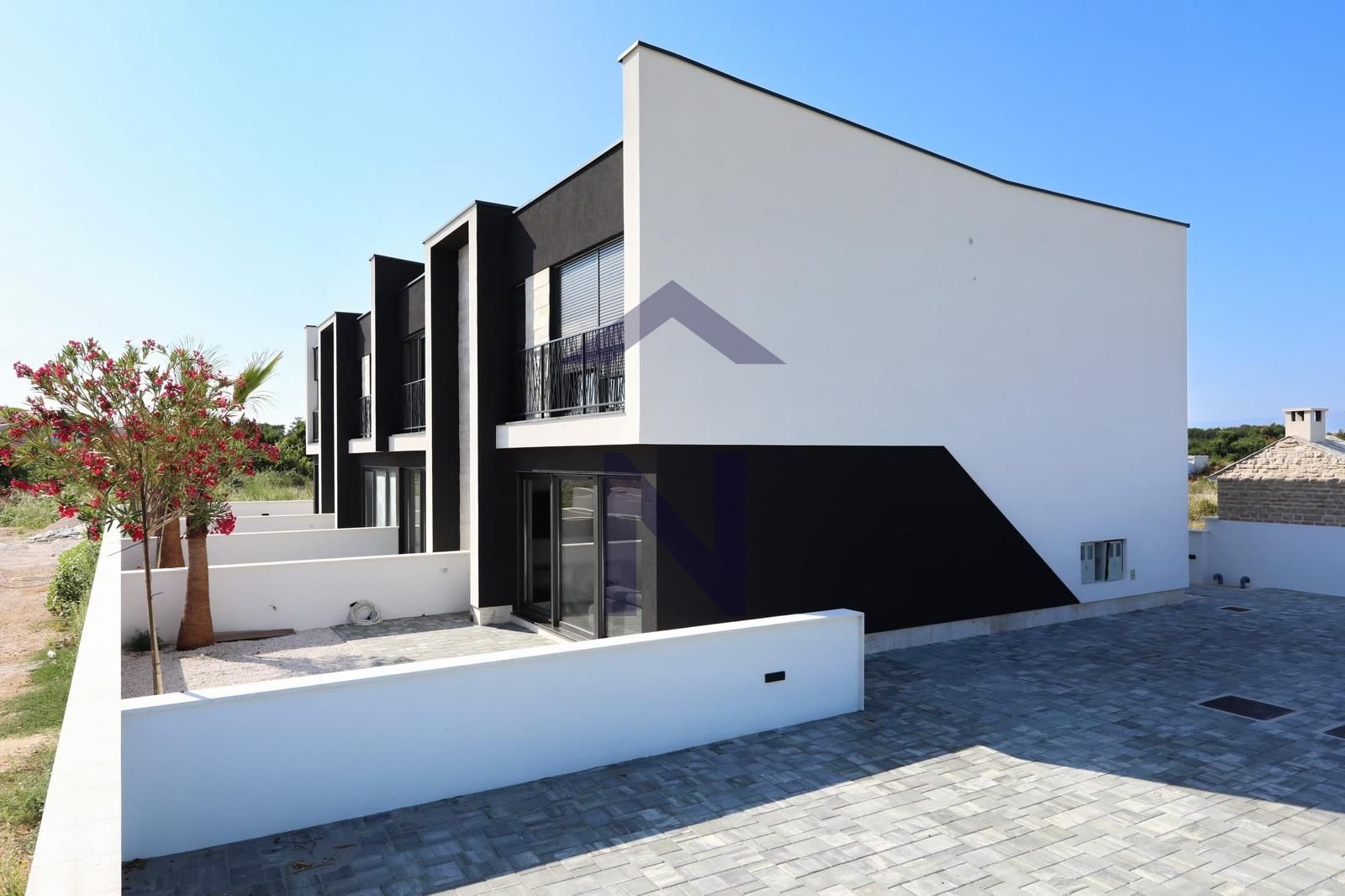 Property thumbnail 2