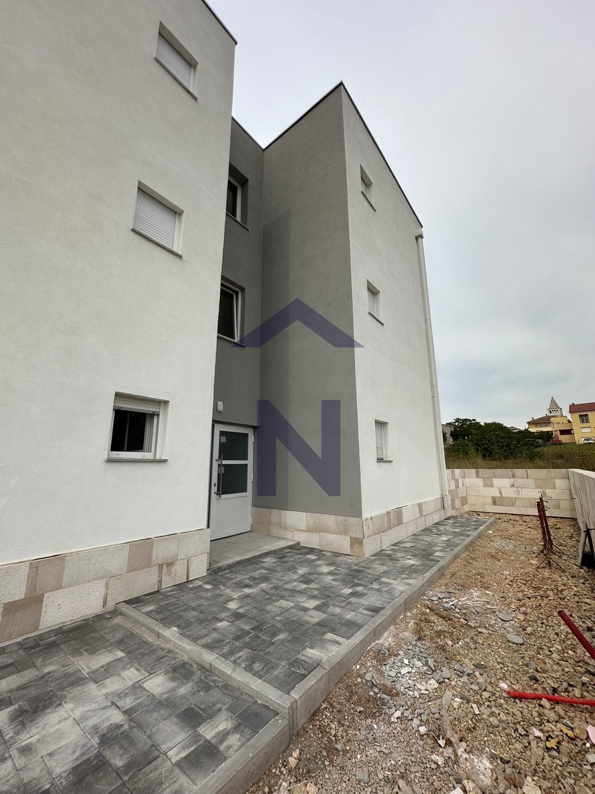 Property thumbnail 2