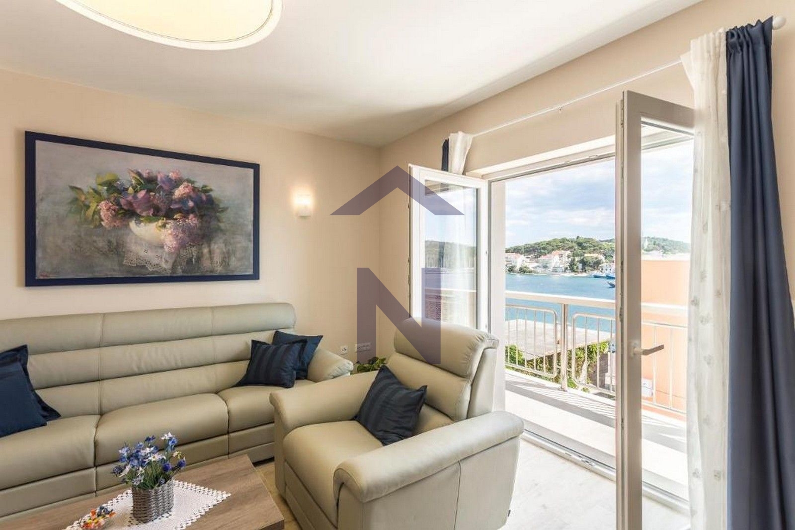 PRODAJA - LUKSUZNA VILA - ROGOZNICA - 3. RED OD MORA