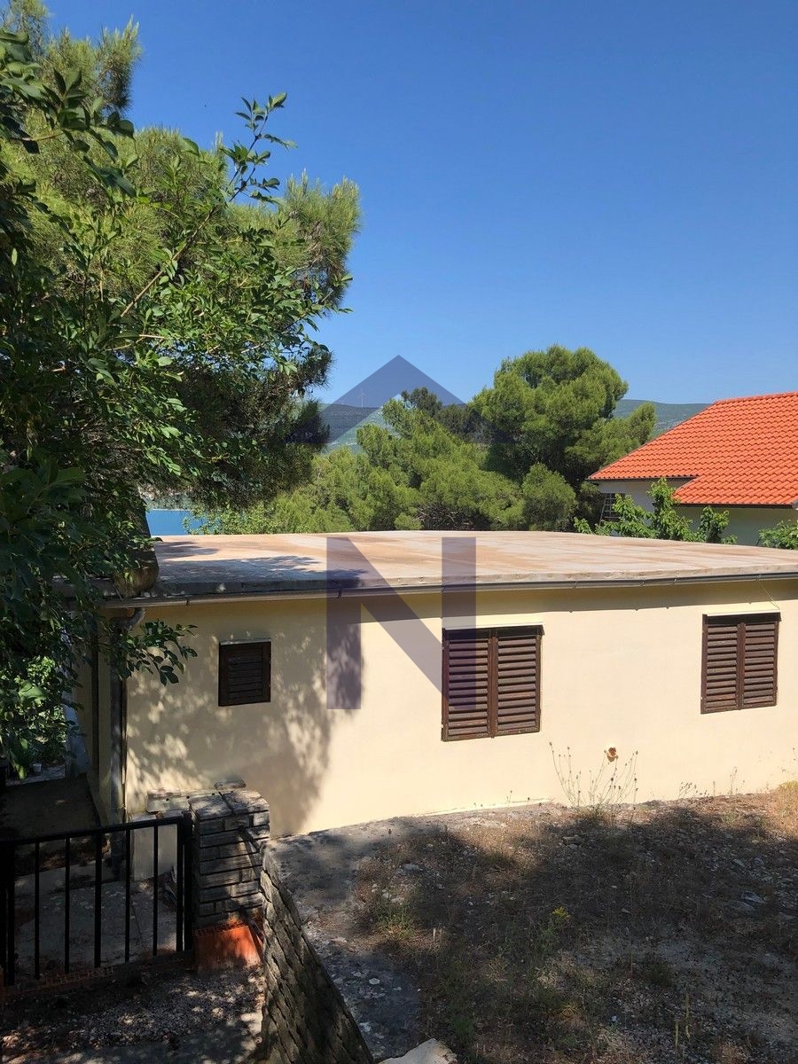 PRODAJA - KUĆA DRUGI RED OD MORA - 300m2 - DONJI KARIN