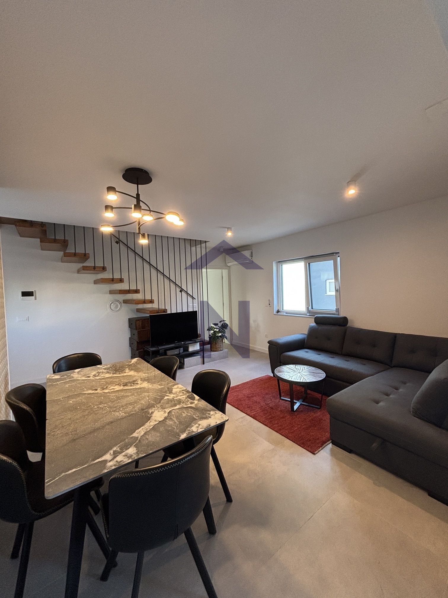 PRODAJA - STAN S KROVNOM TERASOM - NOVOGRADNJA - DIKLO