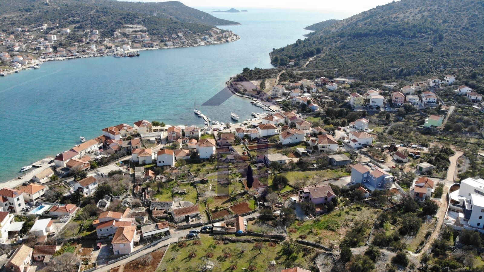 Prodaja - Građevinsko zemljište 2.850 m2 - Marina, Vinišće