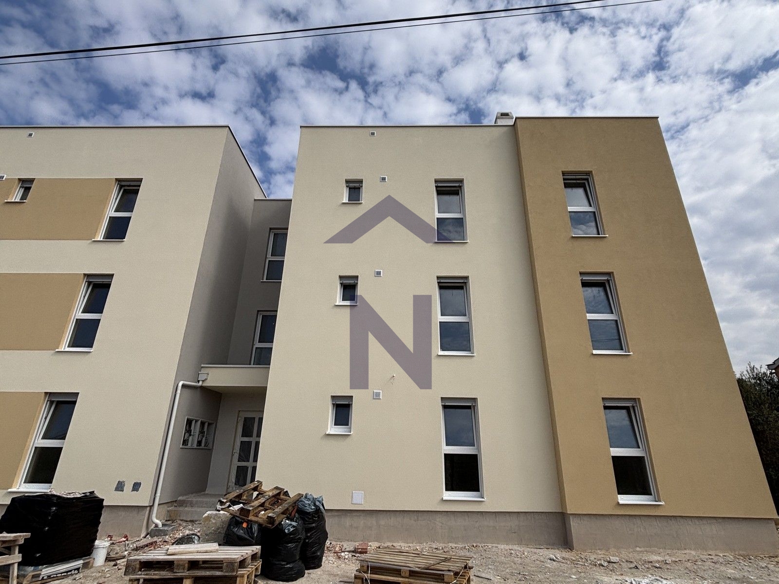 Property thumbnail 3