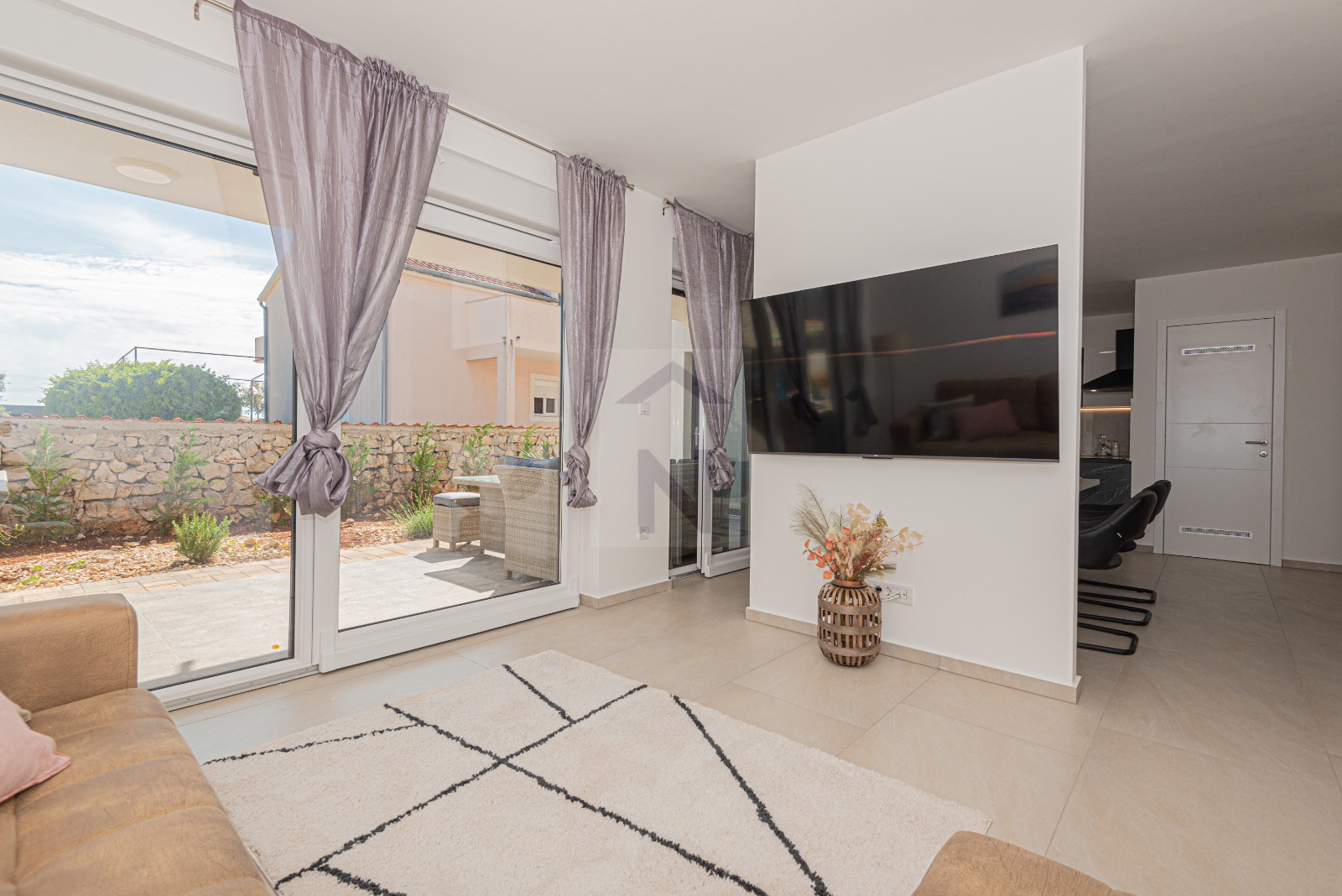 Property thumbnail 2
