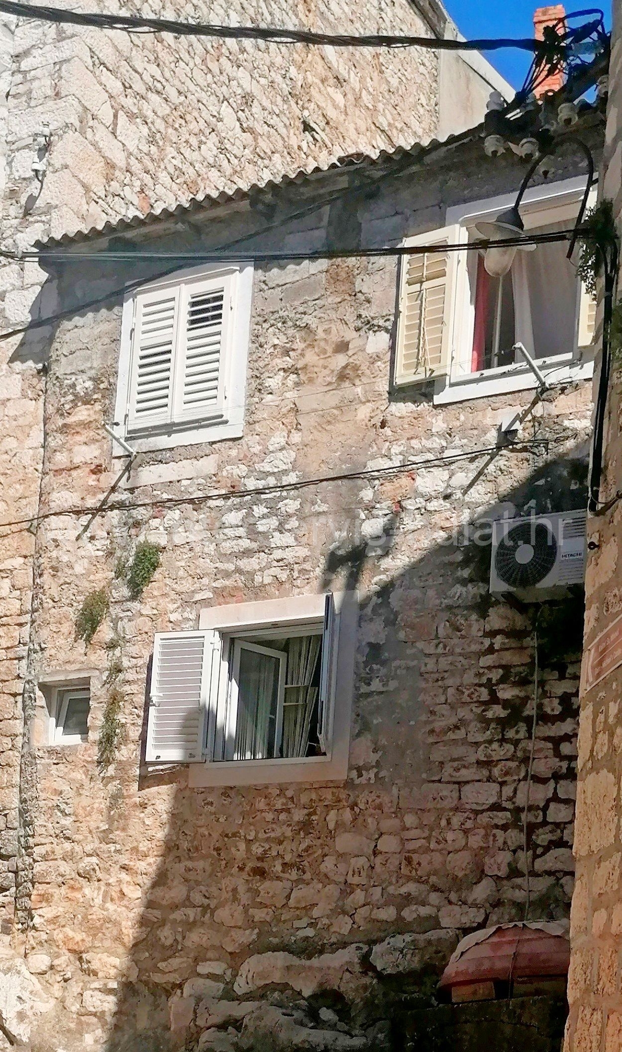 Property thumbnail 2
