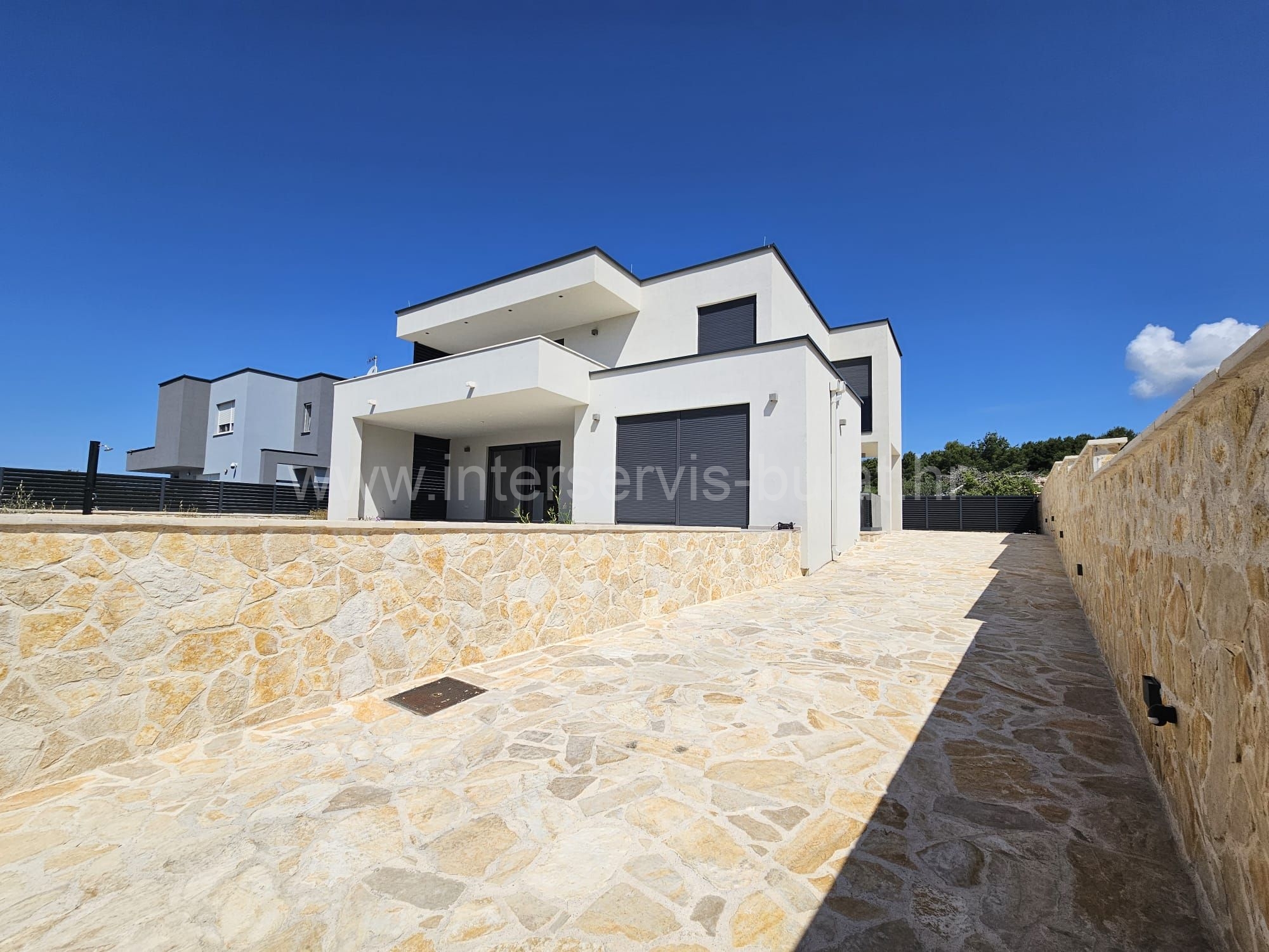 Property thumbnail 2