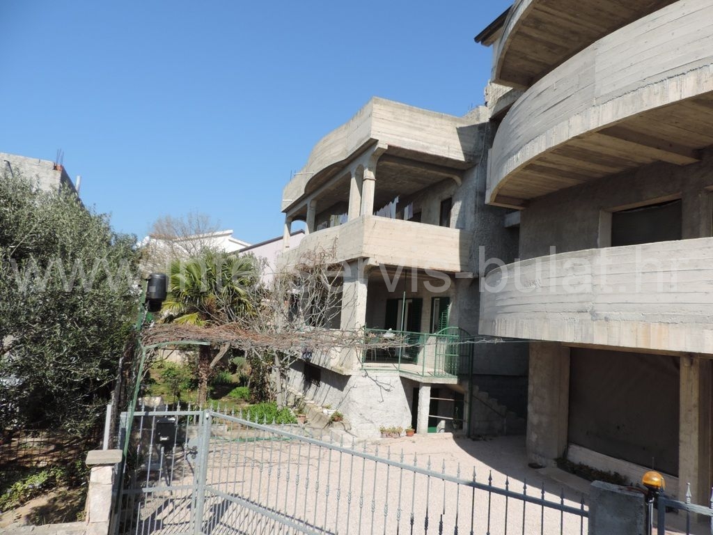 Property thumbnail 2