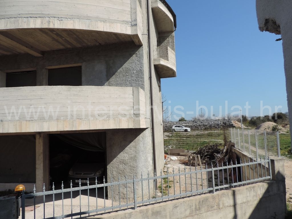 Property thumbnail 3