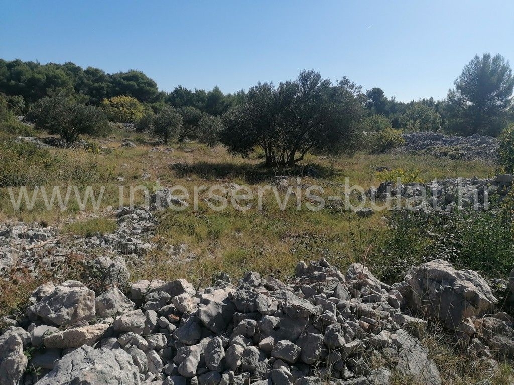 .::: Građevinsko zemljište površine 1.121m2 u Tribunju :::.