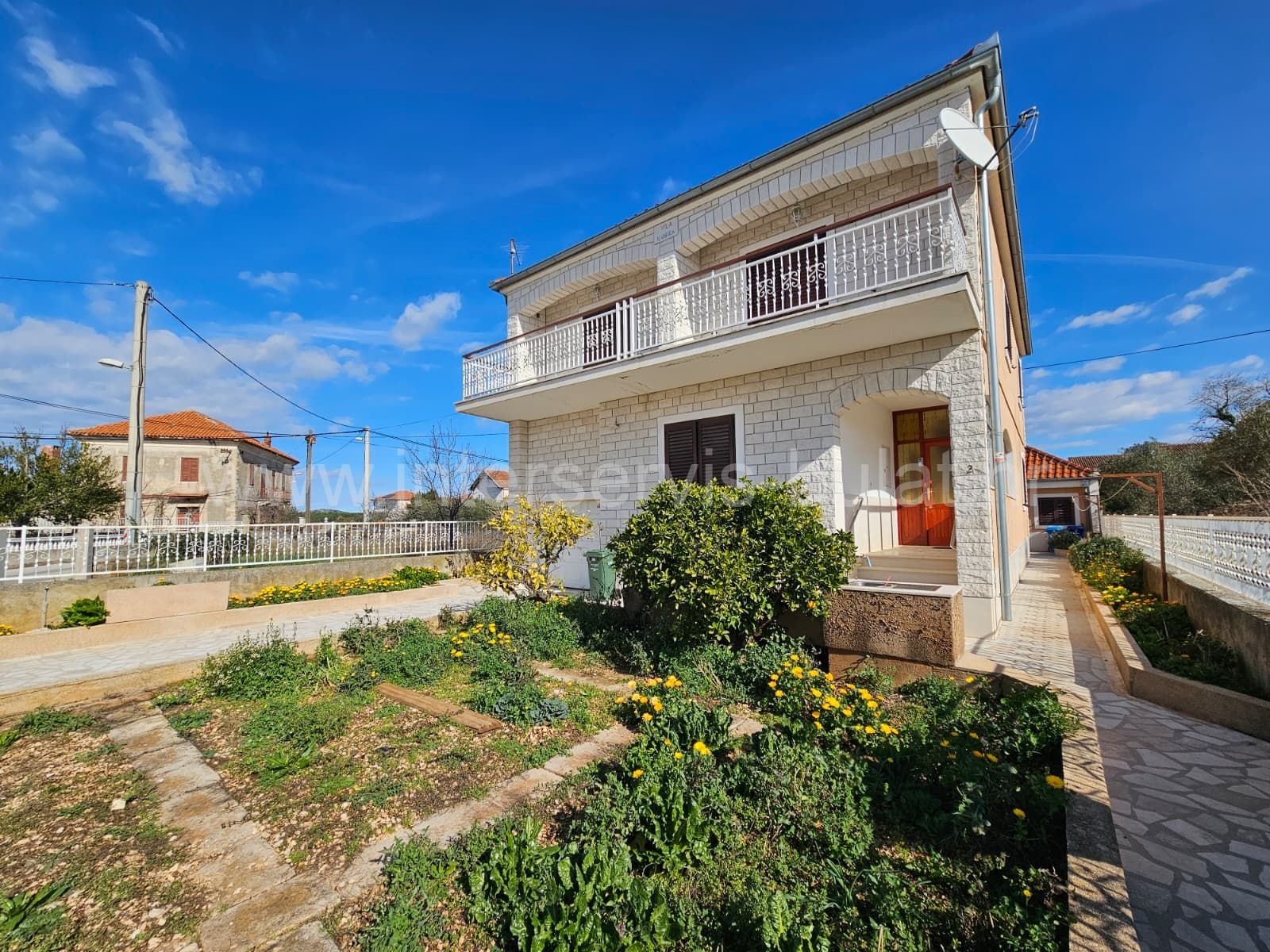 Property thumbnail 3