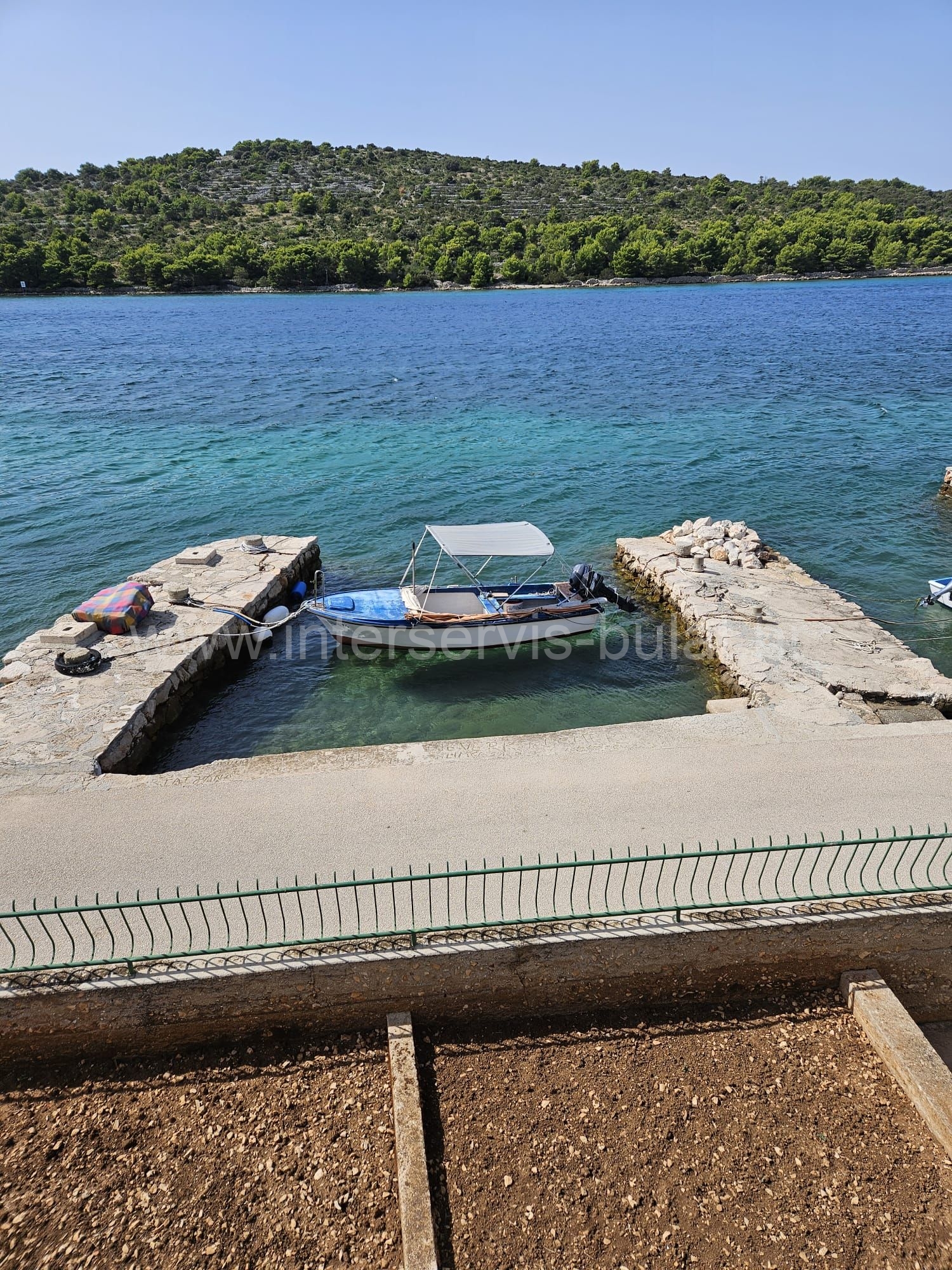 .::: Kaprije, obiteljska kuća uz more :::.