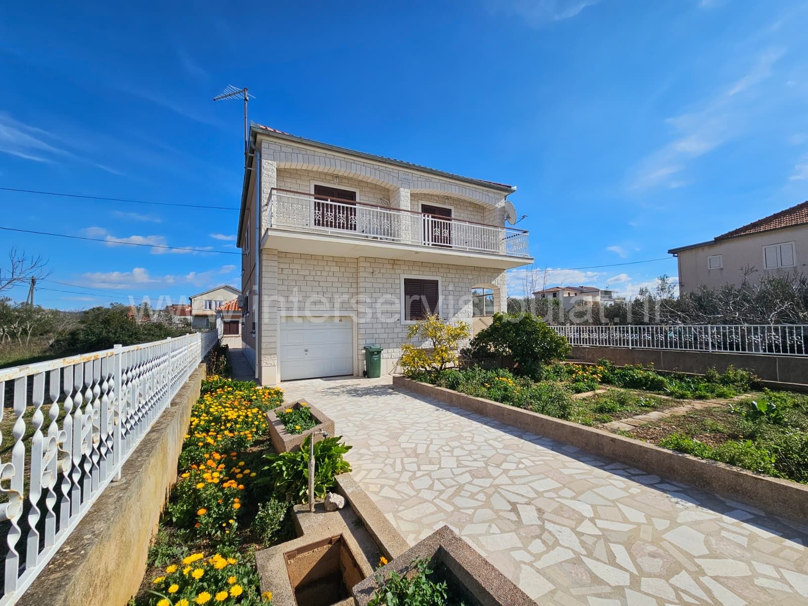 Property thumbnail 2