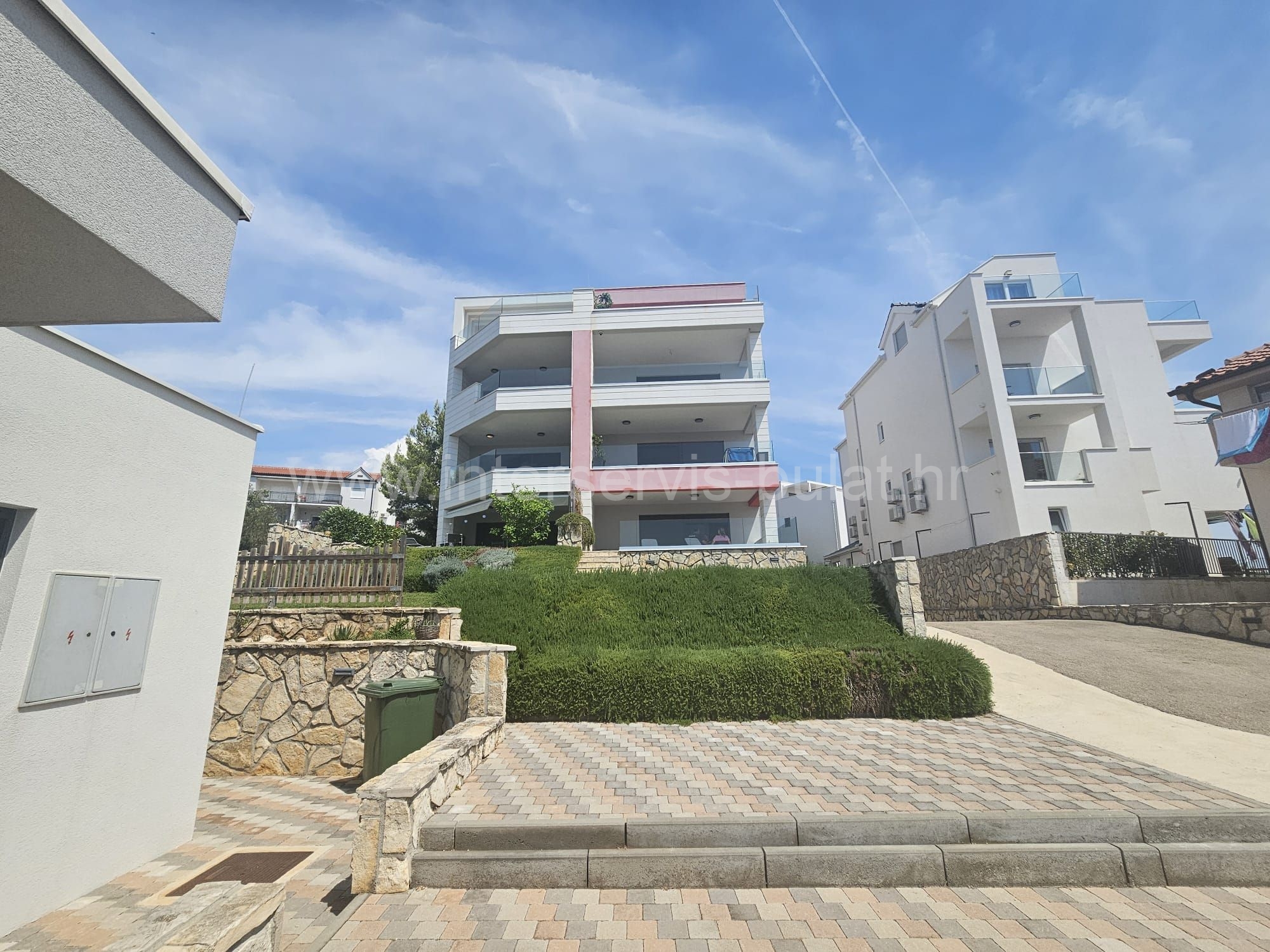 Property thumbnail 2