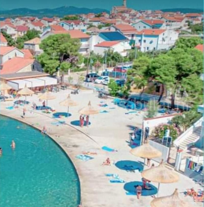 .::: Obiteljska kuća s lijepom okućnicom u Betini :::.