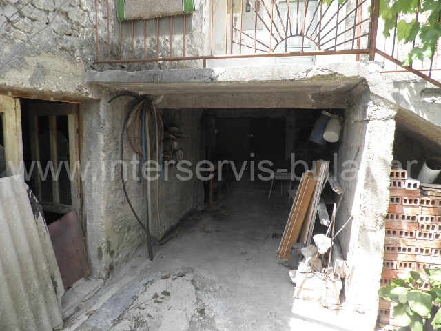 Property thumbnail 2