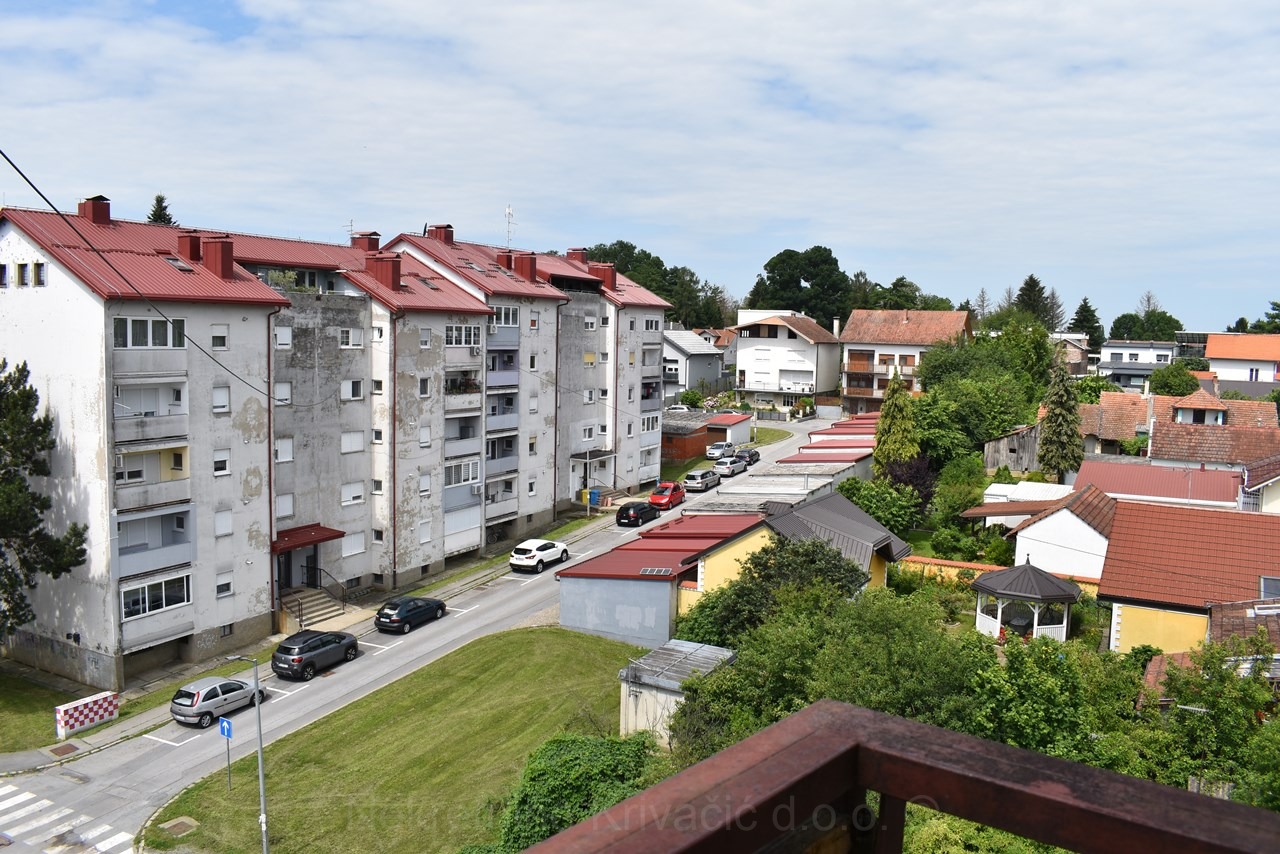Trosobni stan na 4 katu – panoramski pogled i mir!