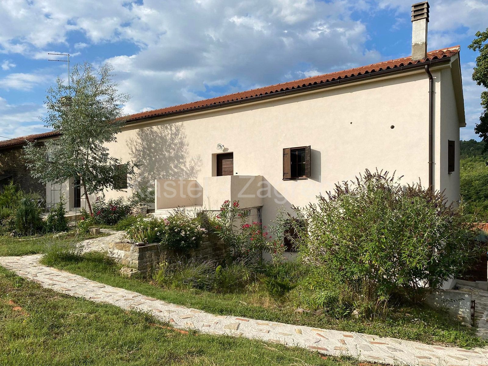 Property thumbnail 2