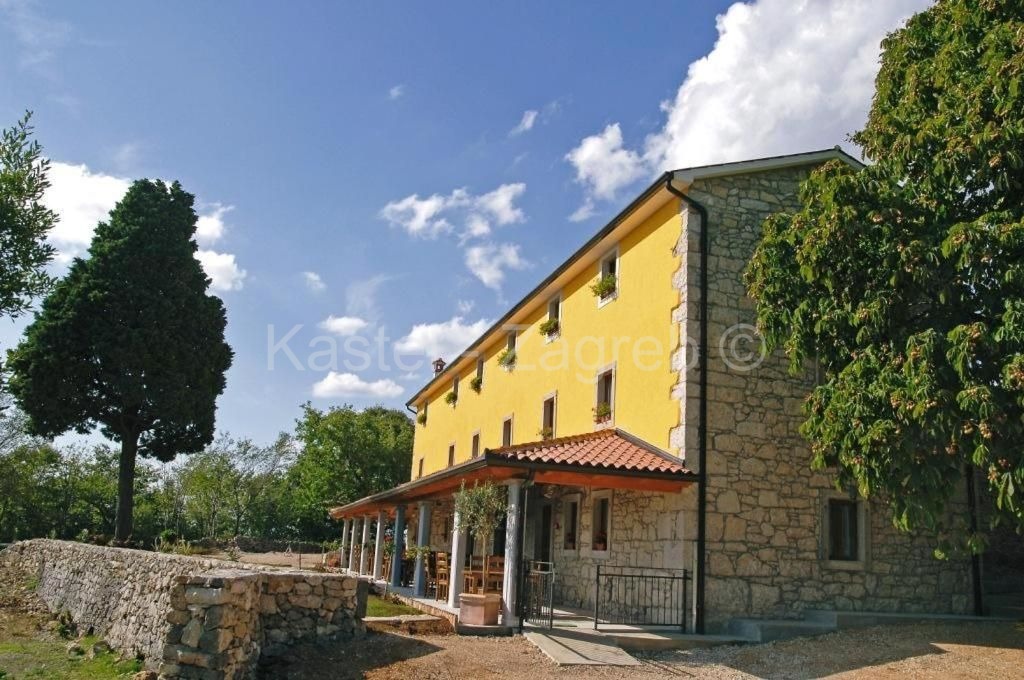 Property thumbnail 2