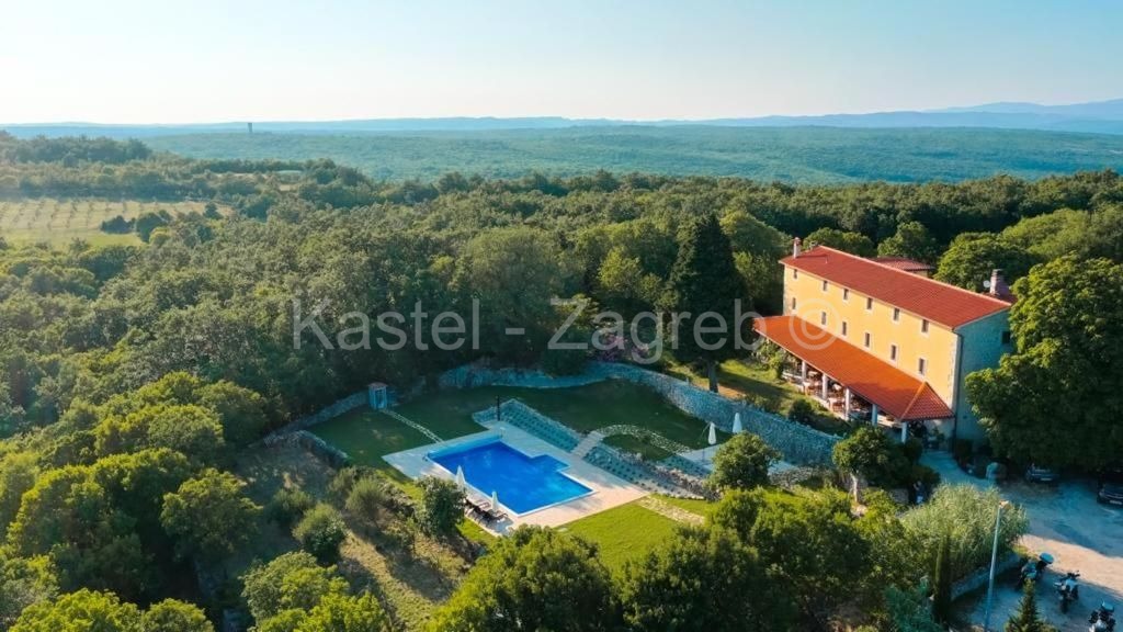 Property thumbnail 4