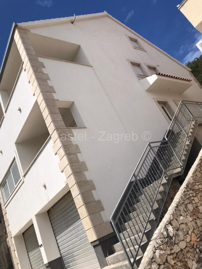 Property thumbnail 2