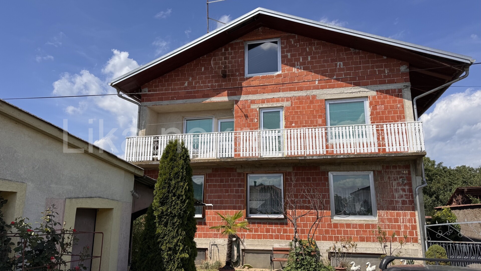 Investicijska prilika kod Varaždina kompleks hala, građvinsko zemljište