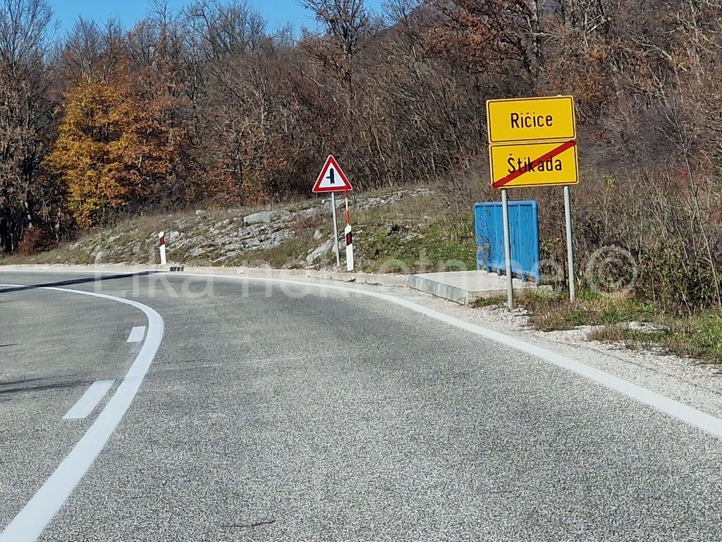 LOVINAC - Ričice - poljoprivredno zemljište 9.370 m2