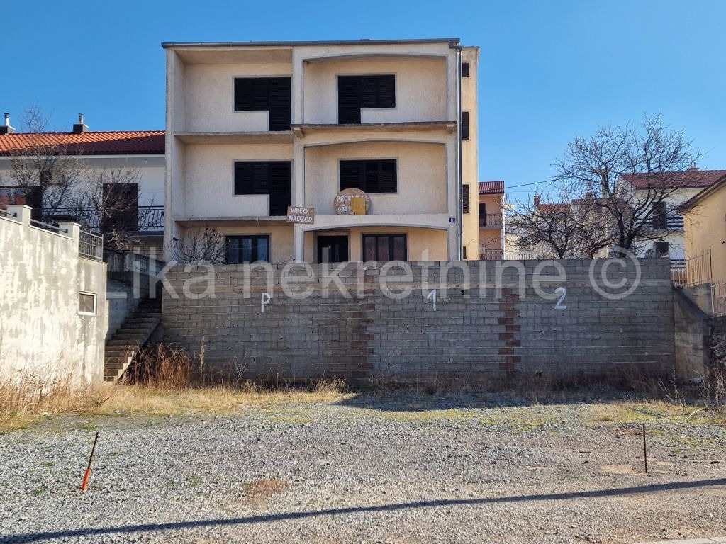Property thumbnail 2