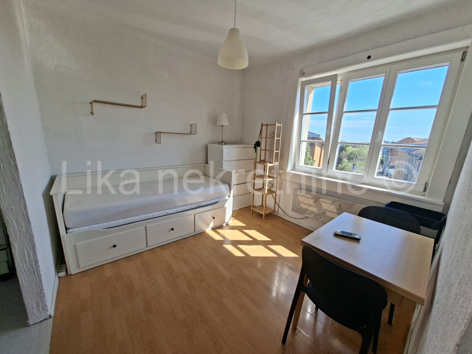 Property thumbnail 2