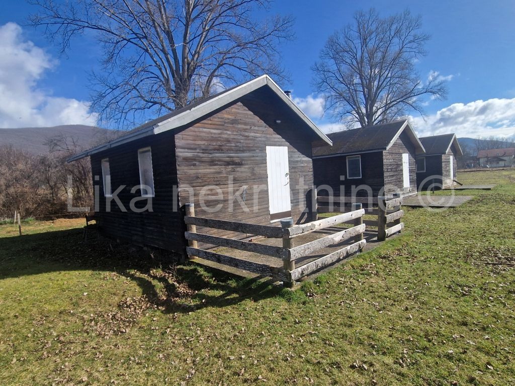 SINAC ( Otočac ) EKO selo sa 5 kuća