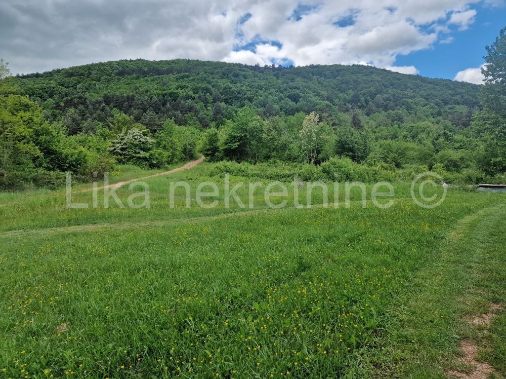 LIČKO LEŠĆE - zemljište s građevinskom dozvolom