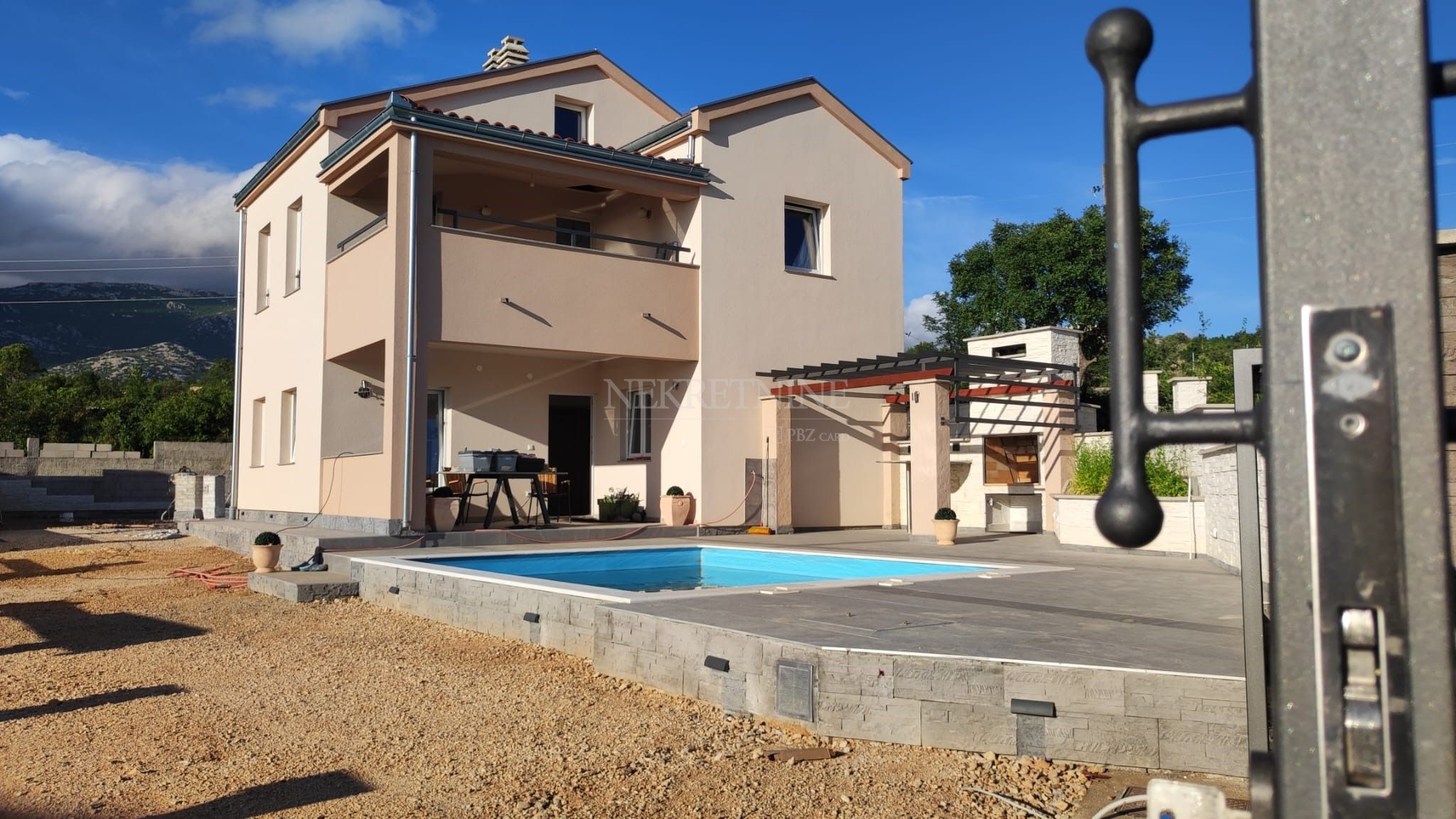 Property thumbnail 2