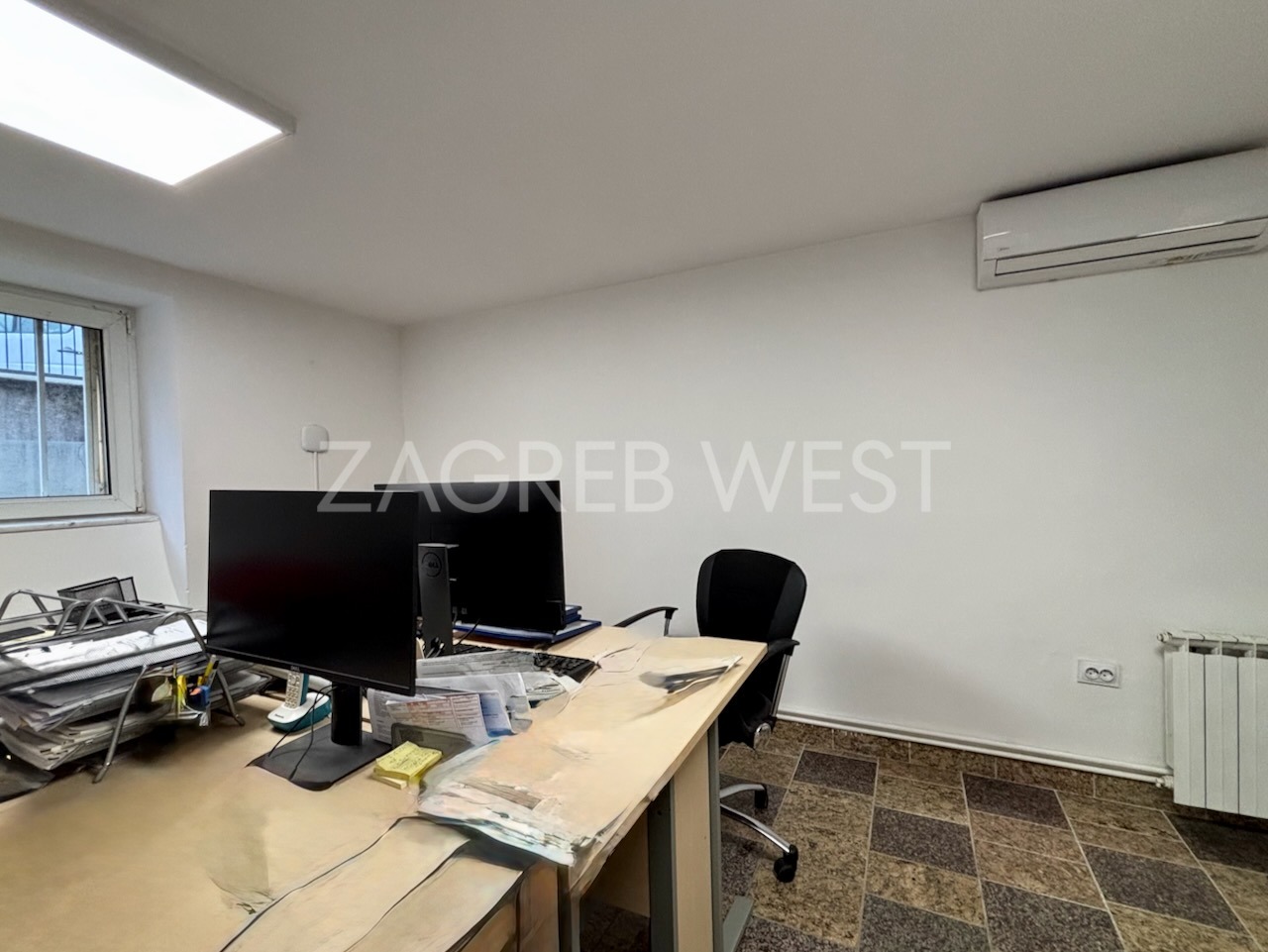 Uređen stan ili poslovni prostor u lijepoj zgradi