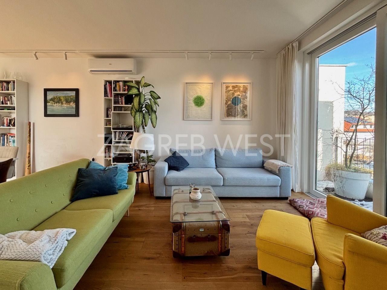 Kvalitetan, lijepo uređen, dvoetažan stan s parkingom